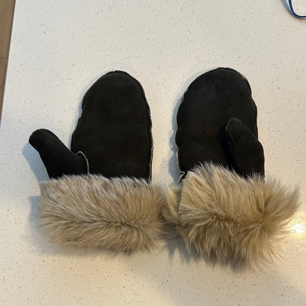 Brown suede Mittens with Real Fur Trim. EUC